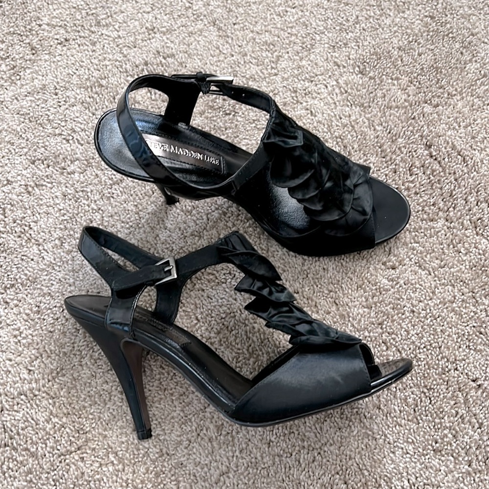 Steve Madden Luxe Black Satin heels, size 10